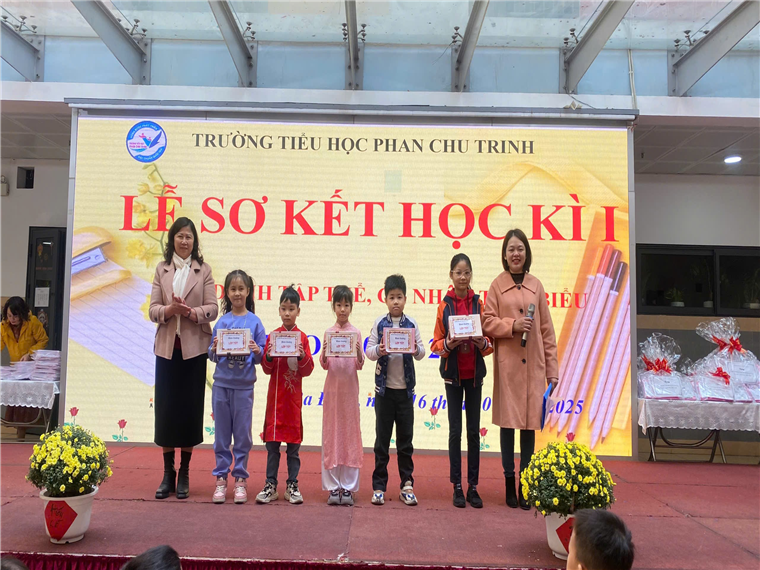A group of people standing on a stage

Description automatically generated