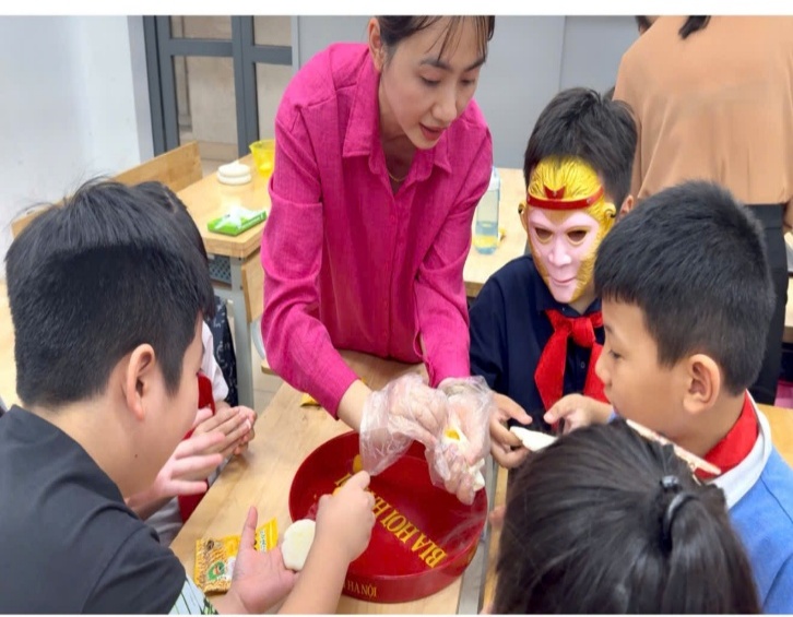 A person in a pink shirt and gloves putting food on a plate

AI-generated content may be incorrect.