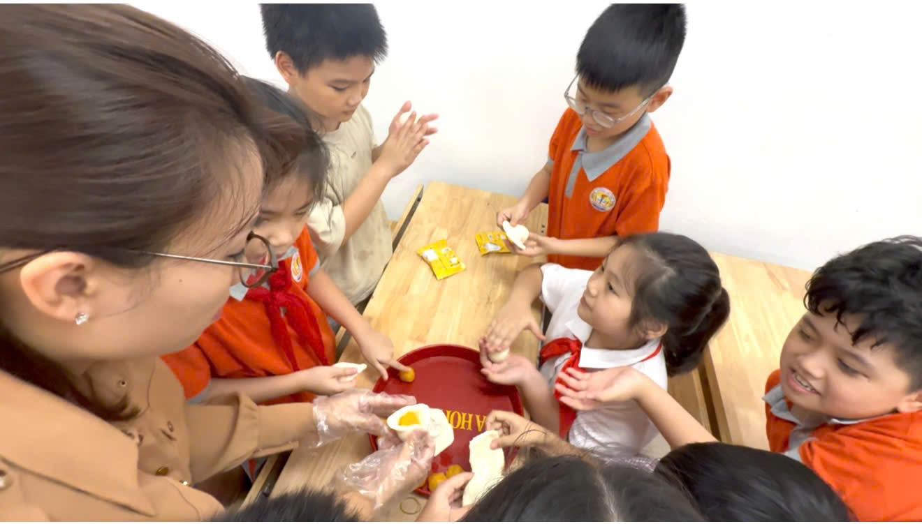 A group of children preparing food

AI-generated content may be incorrect.