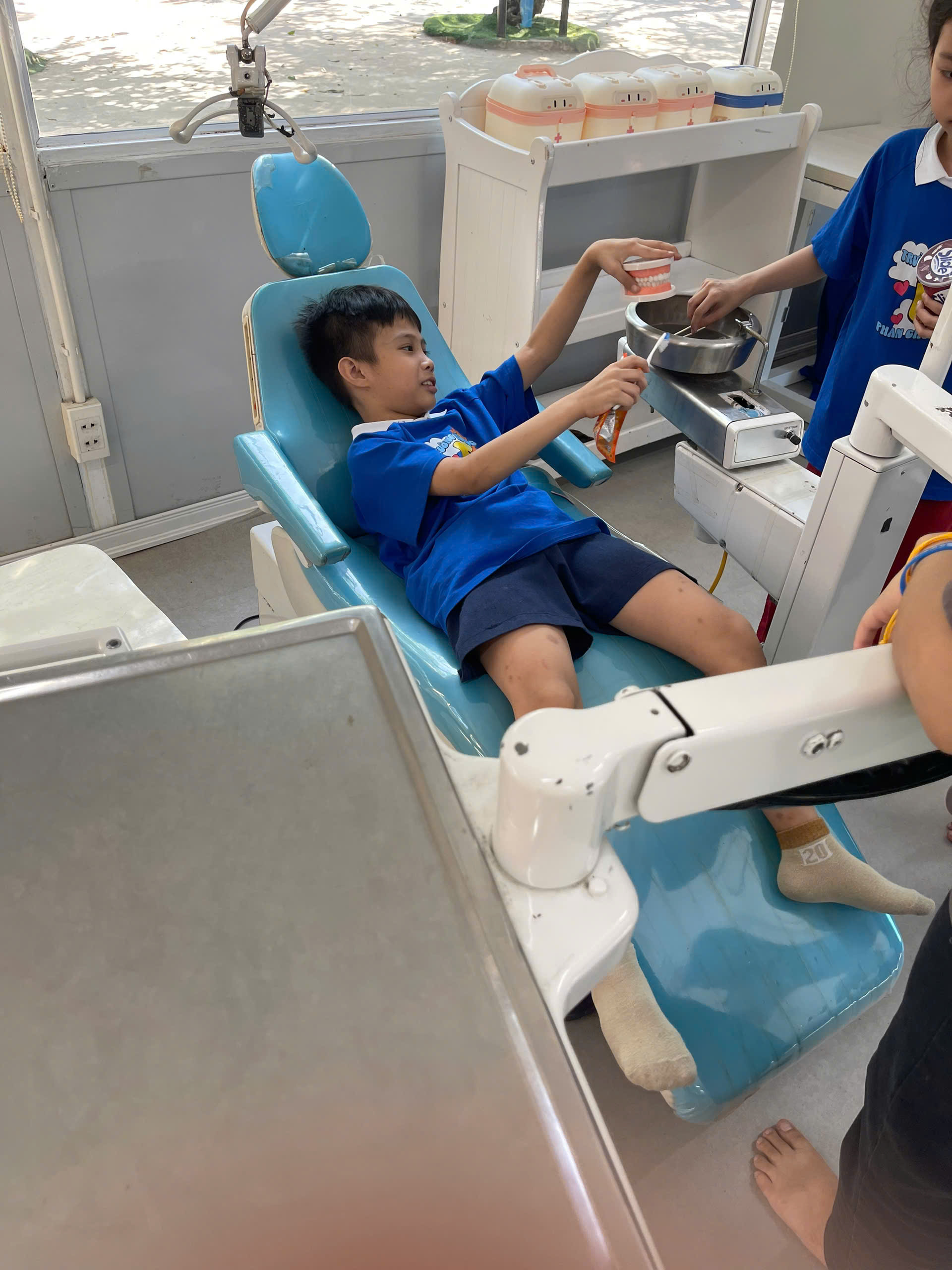 A child in a blue shirt in a dentist chair

AI-generated content may be incorrect.