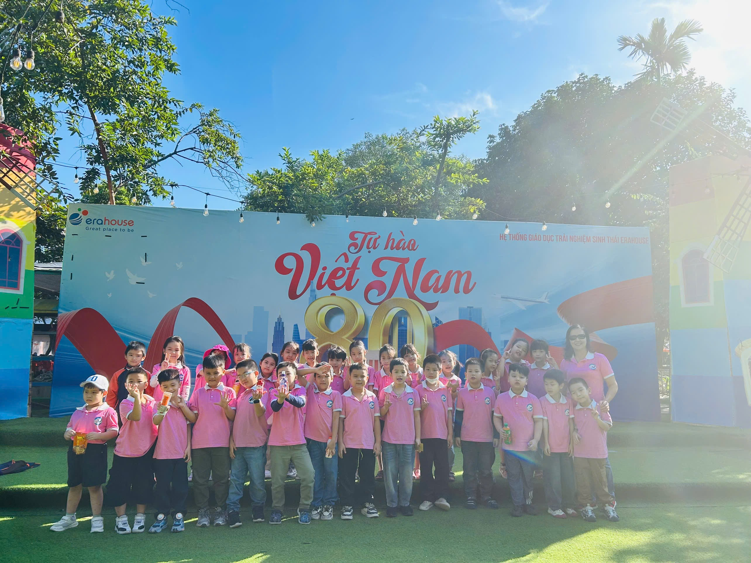 A group of children in pink shirts

AI-generated content may be incorrect.