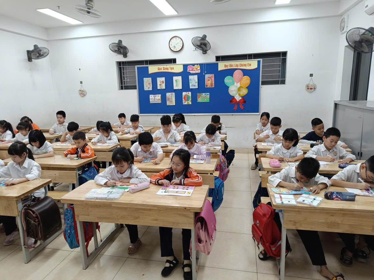 A group of children sitting at desks in a classroom

AI-generated content may be incorrect.