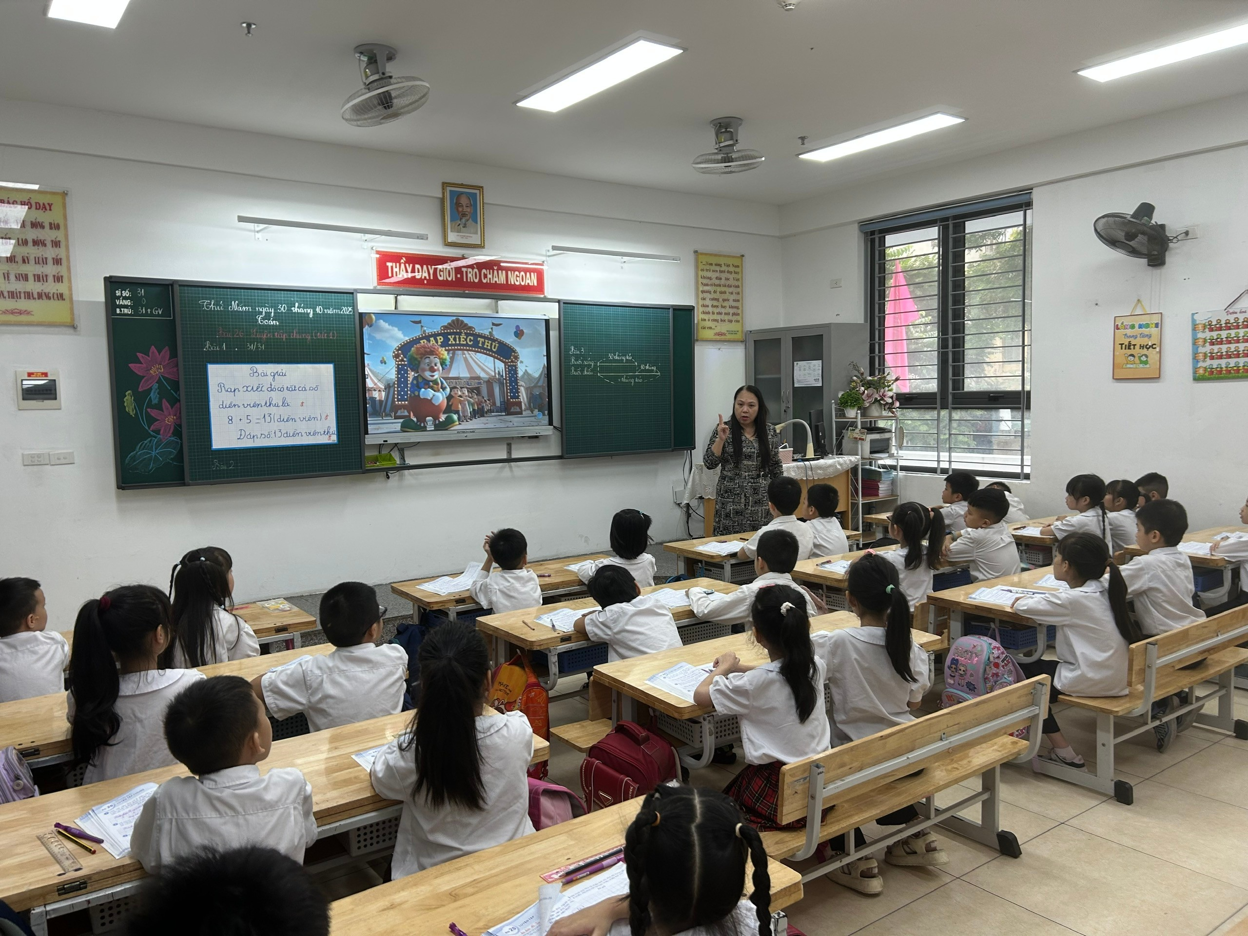 A group of children in a classroom

AI-generated content may be incorrect.