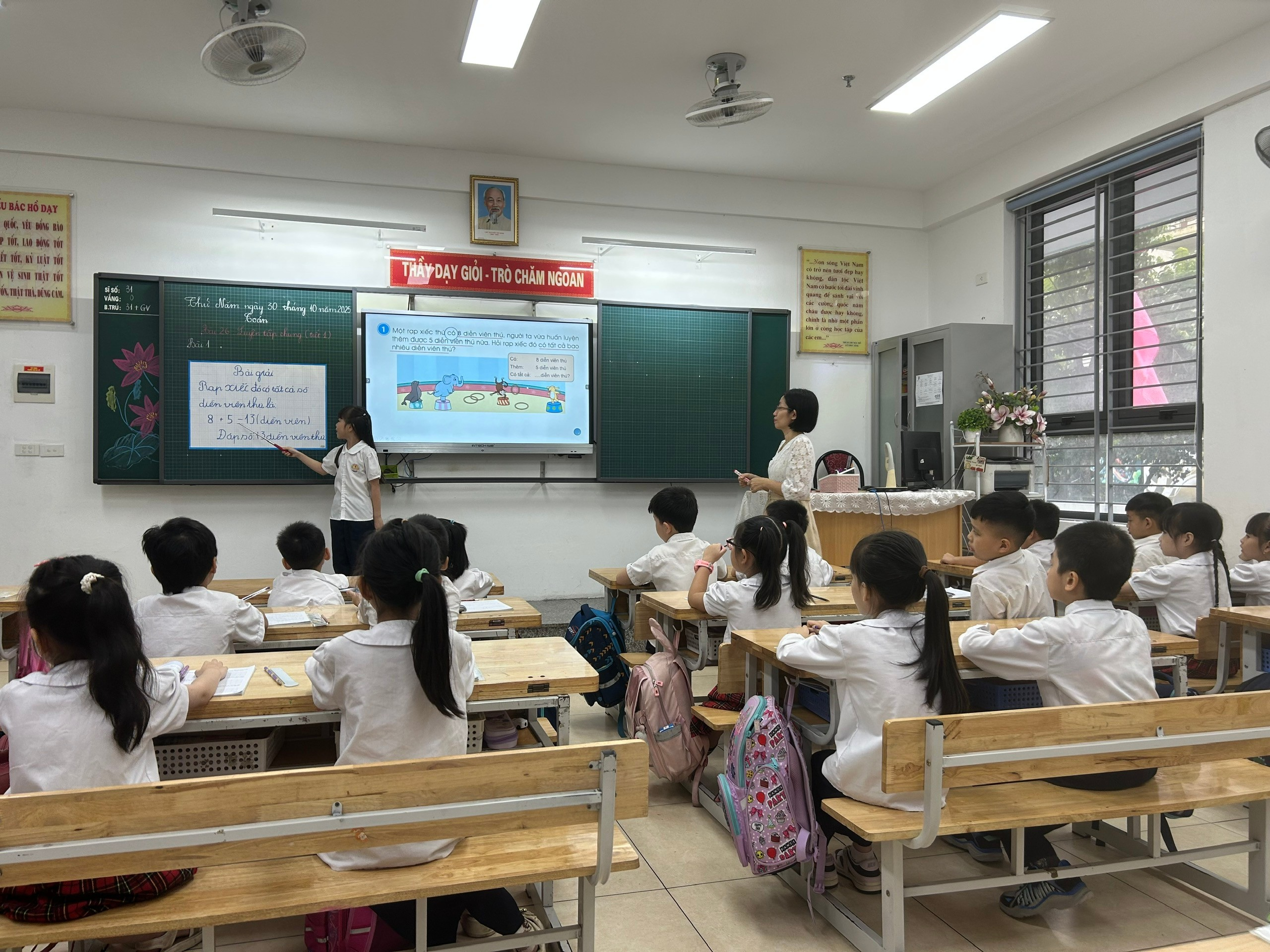 A group of students in a classroom

AI-generated content may be incorrect.