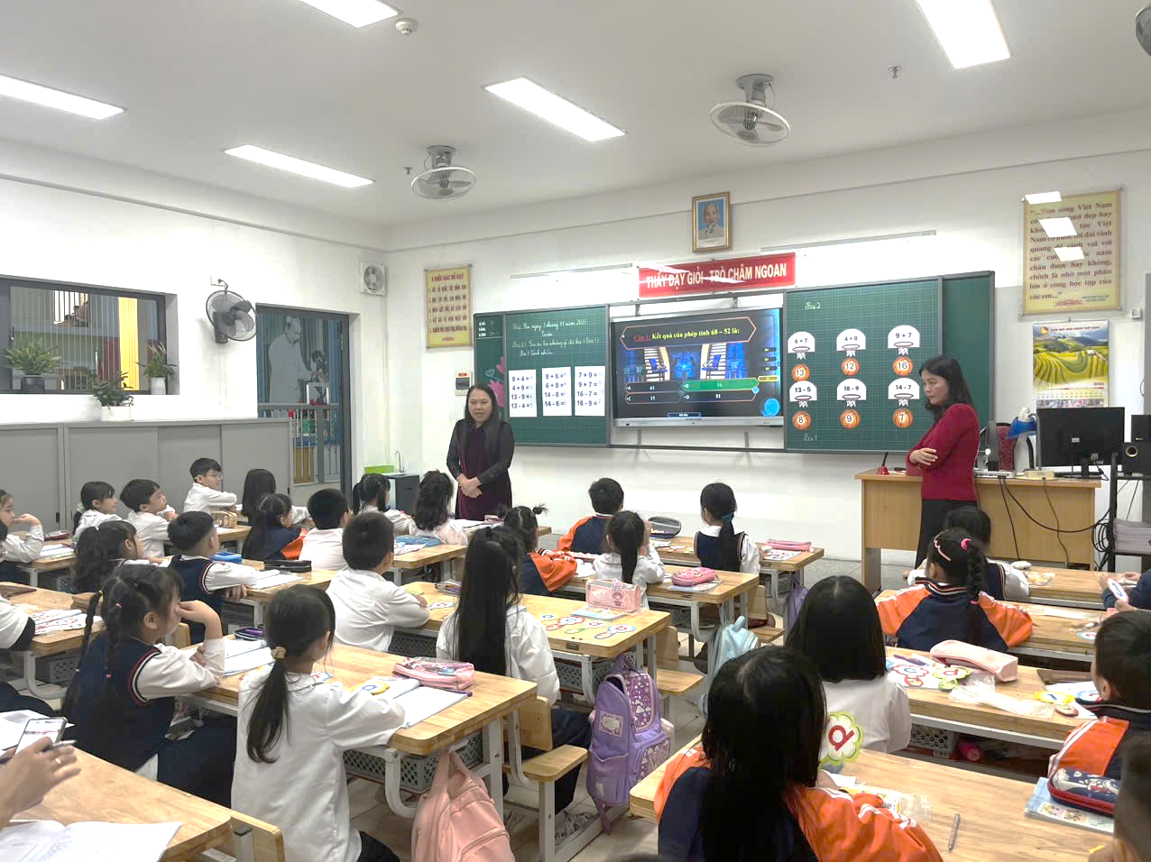 A group of children in a classroom

AI-generated content may be incorrect.