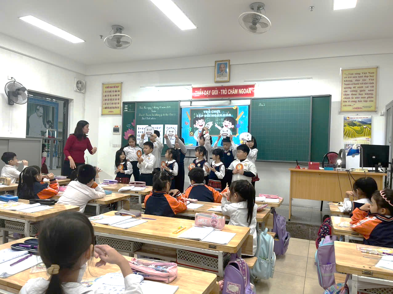 A group of children in a classroom

AI-generated content may be incorrect.