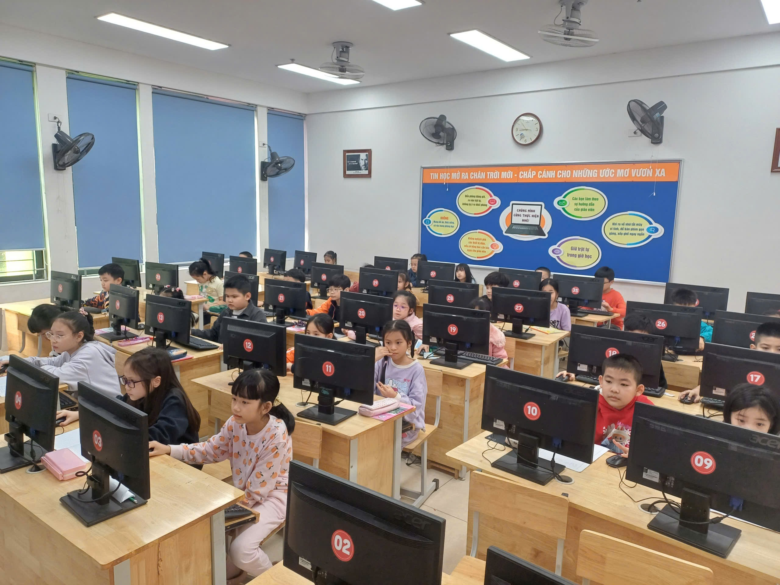 A group of children in a classroom using computers

AI-generated content may be incorrect.