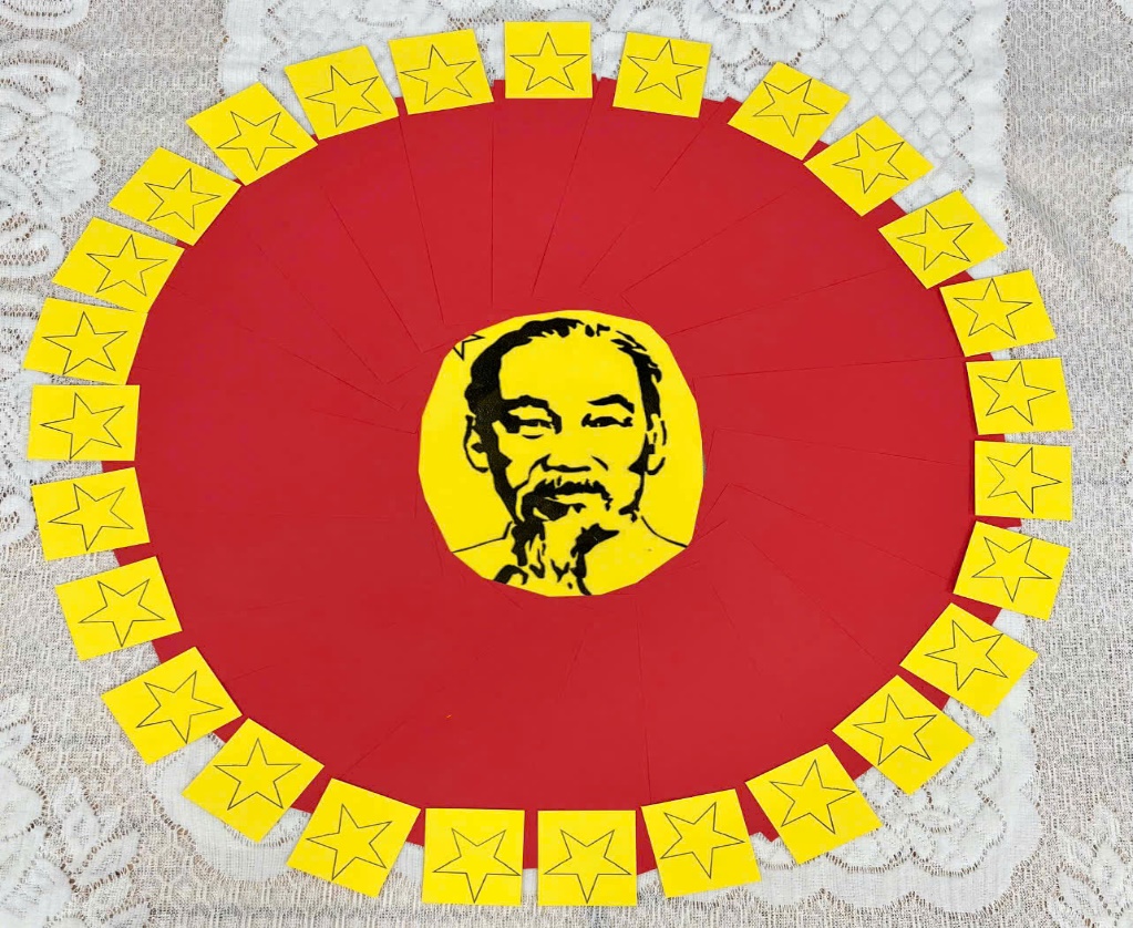 A red circle with yellow stars on it

AI-generated content may be incorrect.