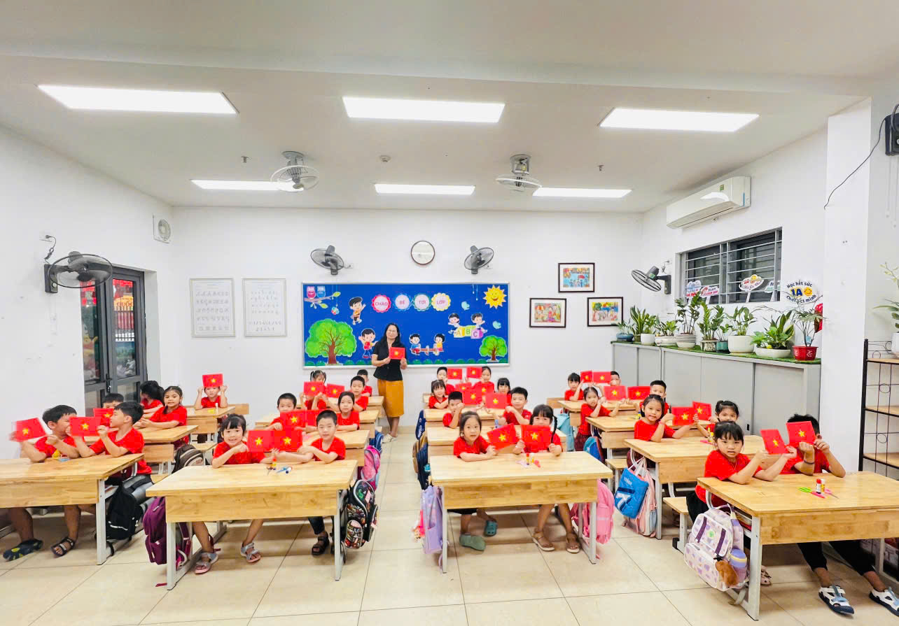 A group of children in a classroom

AI-generated content may be incorrect.