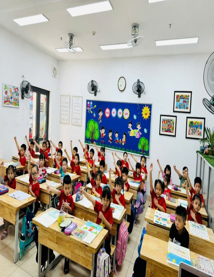 A group of children in a classroom raising their hands

AI-generated content may be incorrect.