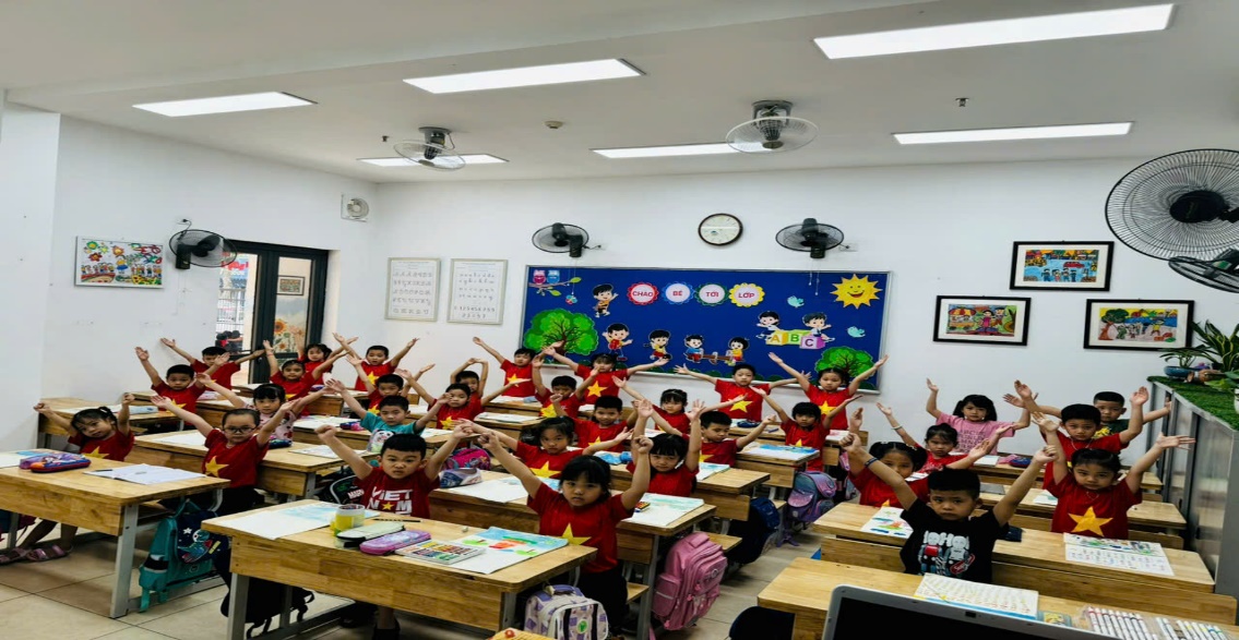 A group of children in a classroom

AI-generated content may be incorrect.