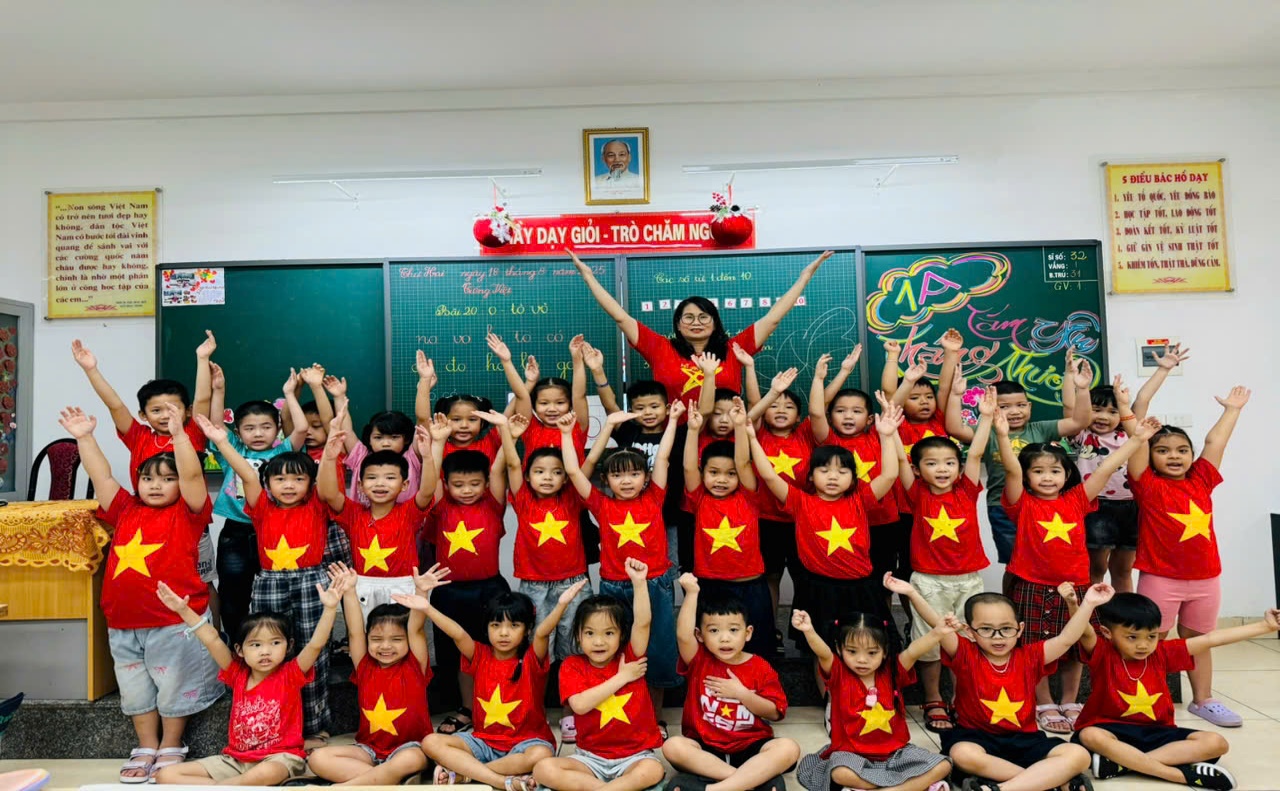 A group of children in a classroom

AI-generated content may be incorrect.