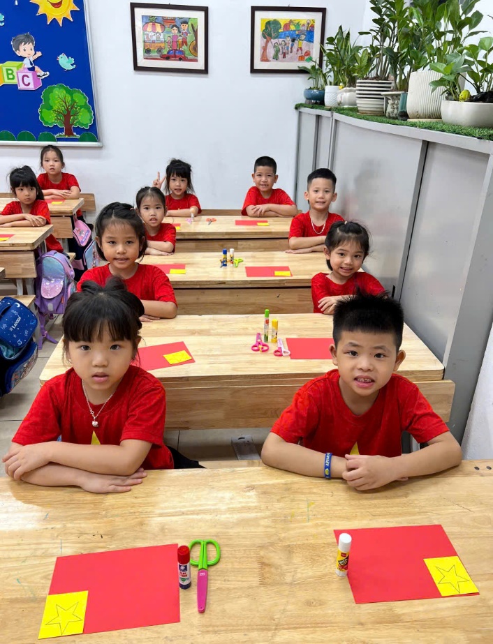 A group of children in a classroom

AI-generated content may be incorrect.