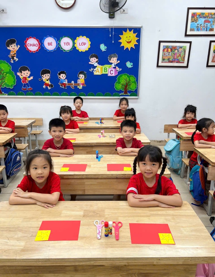 A group of children in a classroom

AI-generated content may be incorrect.