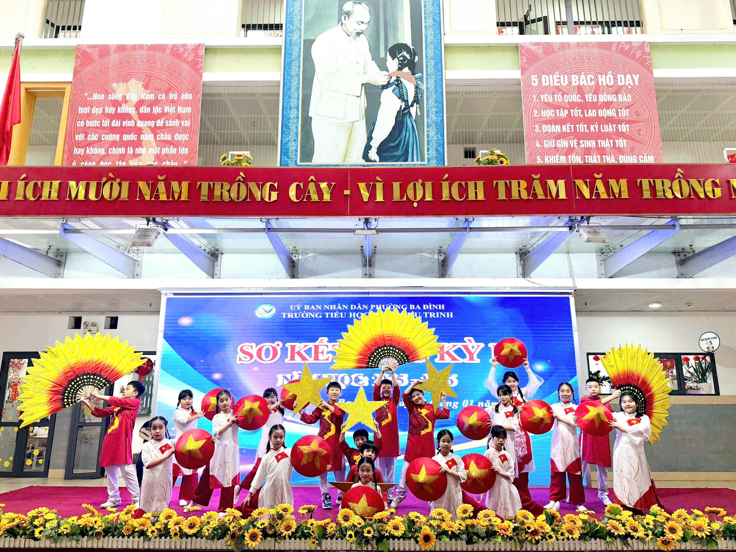 A group of children performing on a stage

AI-generated content may be incorrect.