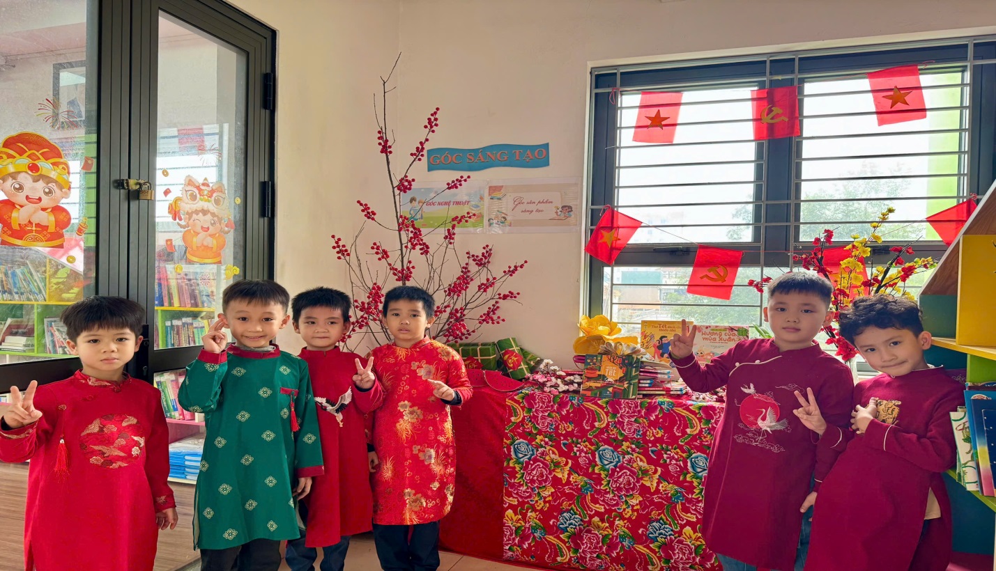 D:\THƯ VIỆN\THƯ VIỆN 25-26\HÌNH ẢNH\TẾT\gen-o-z7479904579828_82aa4b830cdfc6cb6f6852ccbaeb1c7a.jpg