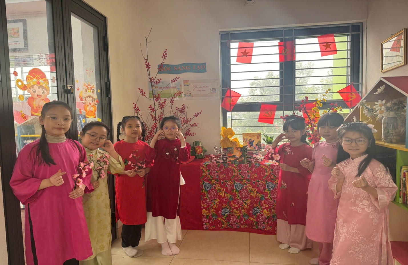 D:\THƯ VIỆN\THƯ VIỆN 25-26\HÌNH ẢNH\TẾT\gen-o-z7506111849342_41985c2bc7a876336a770fa38130ff5e.jpg