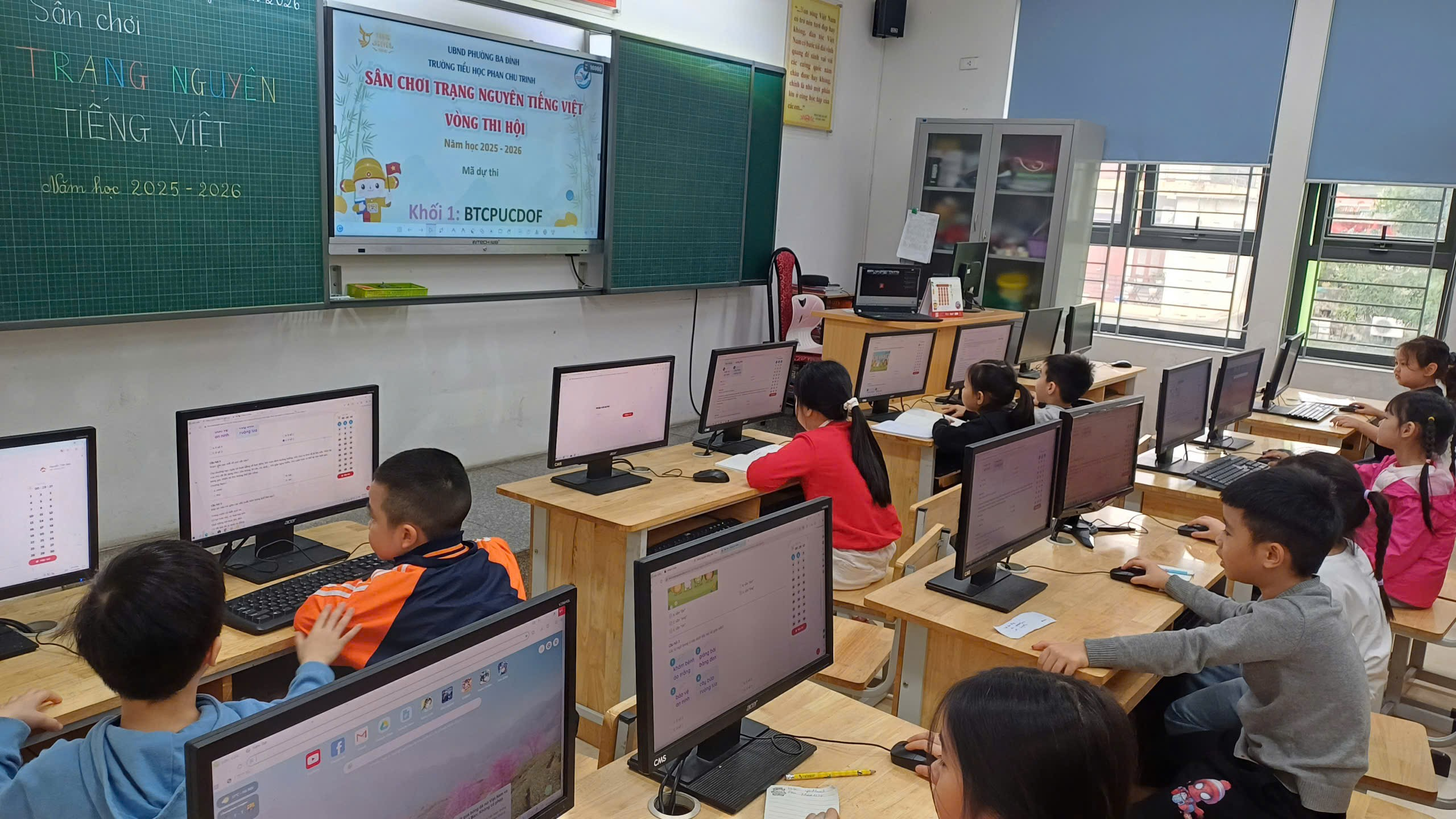 A group of children in a classroom

AI-generated content may be incorrect.